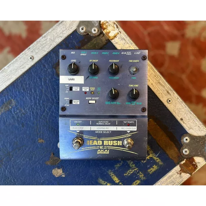 AKAI Head Rush E2