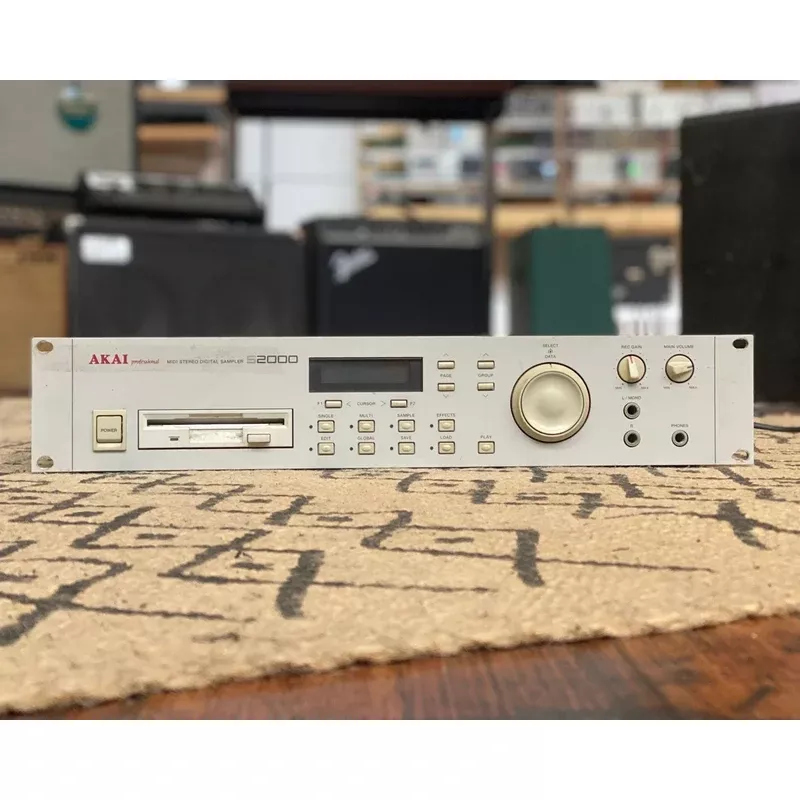AKAI S2000