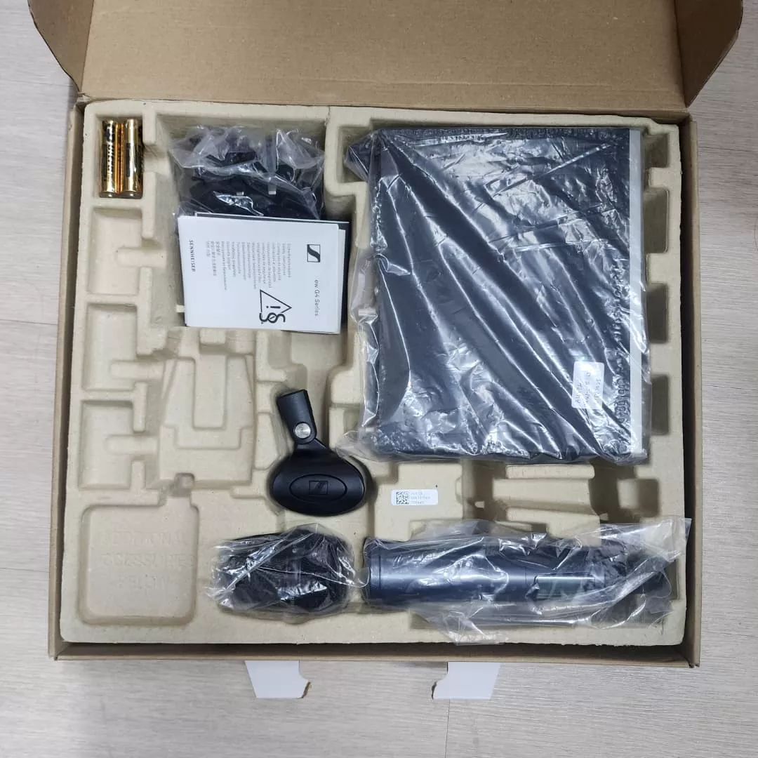 B STOCK (BS-528) Sennheiser EW 100 G4-835-S Wireless Handheld Microphone System (EW100 G4 835S) Band G ( 566-608 Mhz )
