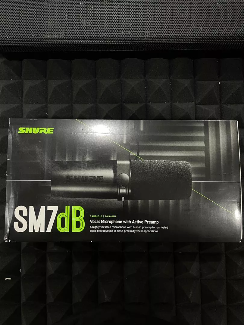 B STOCK (BS-536B) Shure SM7dB Active Dynamic Microphone