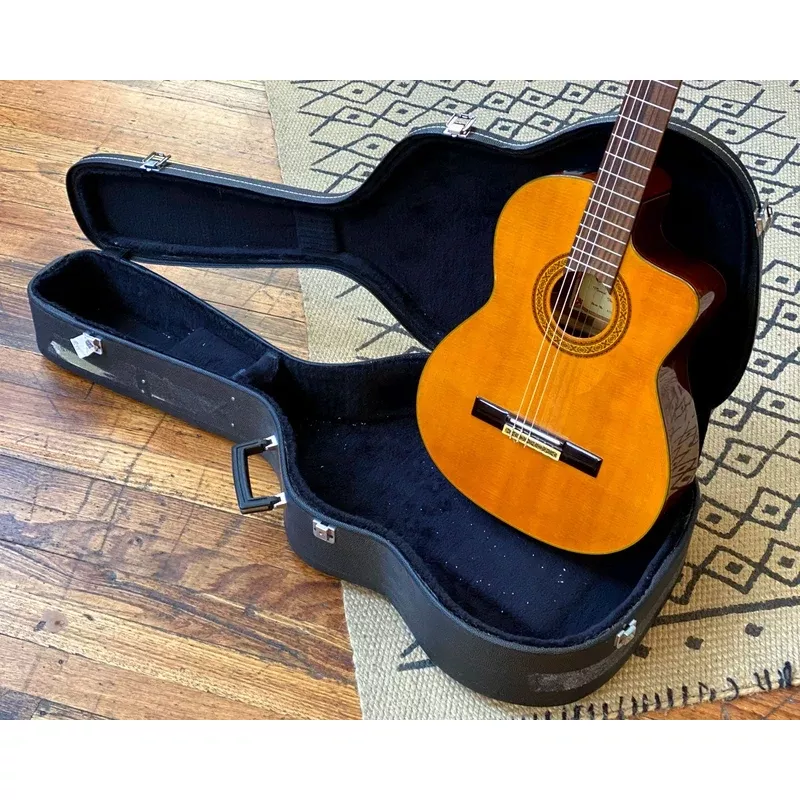 Canora 870C/E Classical w/ Cutaway & LR Baggs Active Preamp/Pickup – Made in Japan