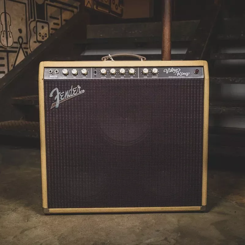 Fender 2000 Vibro King Blonde Tube Combo Guitar Amplifier – Used