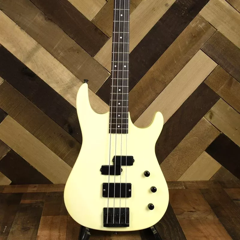 Hamer 1988 Chaparral Bass White With OHSC – Used