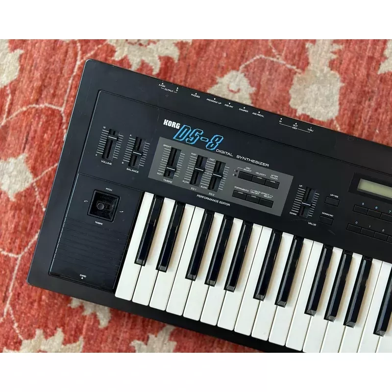 KORG DS-8 Digital FM Synthesizer – 100V