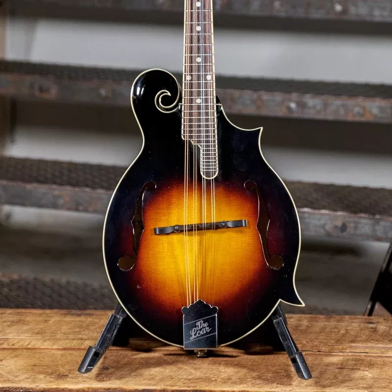 The Loar LM 520VS 3 Tone Sunburst With Hard Case – Used