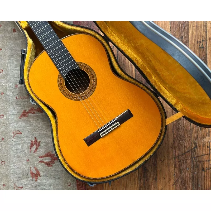 Morris M-25 Classical Guitar