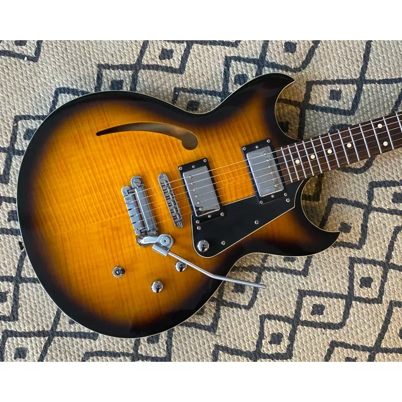 Reverend Manta Ray HB w/ Vibrato System & SKB Case.