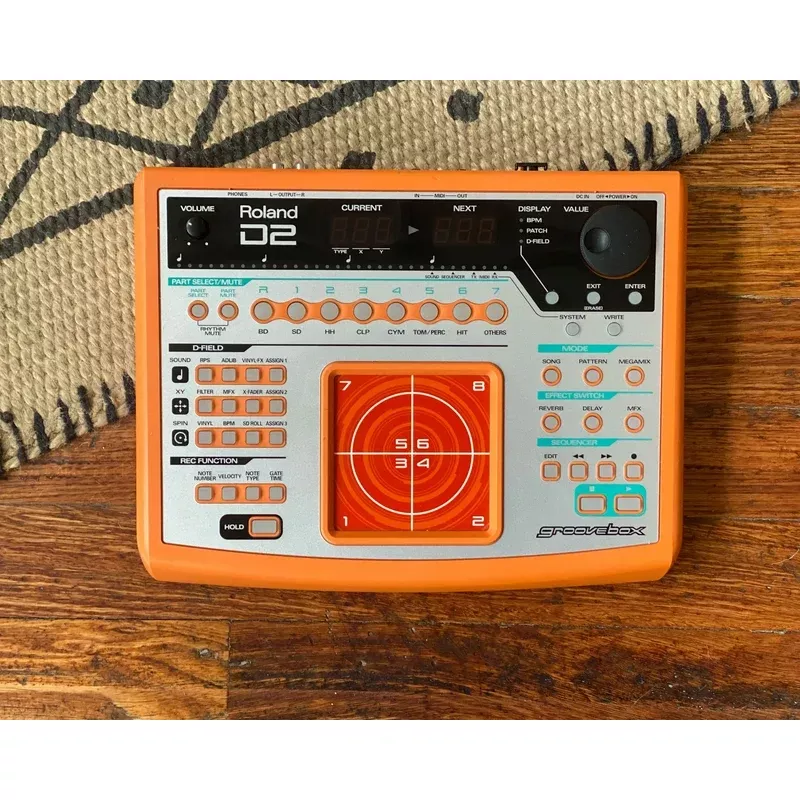 Roland D2 Groovebox