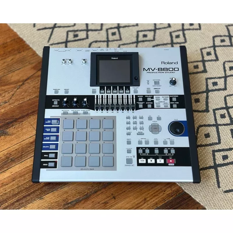 Roland MV-8800 Production Studio