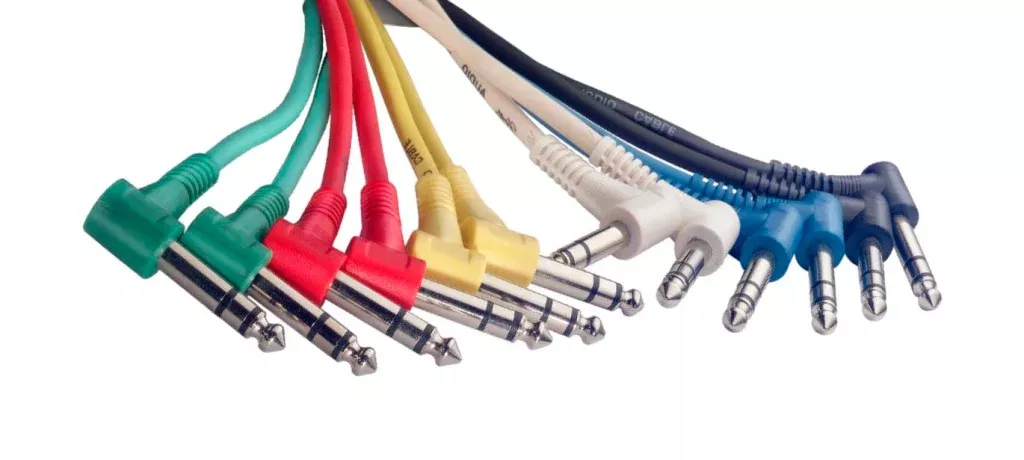 Stagg Stereo patch cable, 6 x jack/jack (m/m, L-shaped), 60 cm (2′), moulded plastic – SPC060LS E