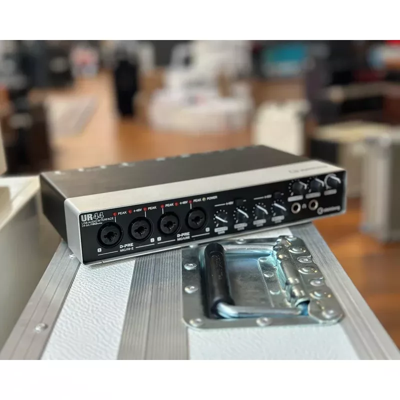 Steinberg UR44 24-bit/192 kHz USB 2.0 Audio Interface