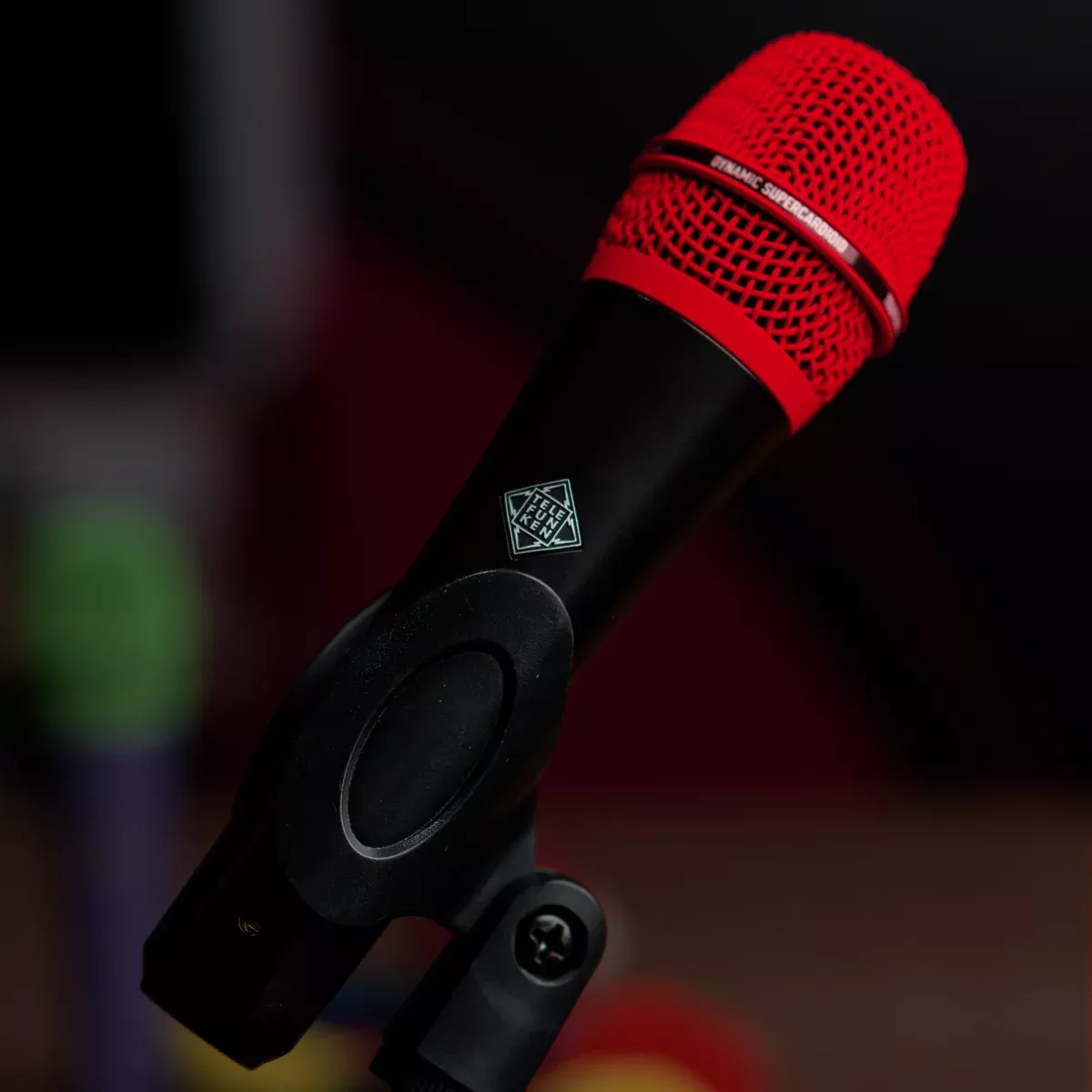 Telefunken M80 Custom Shop – Black with Red (The Dracula)