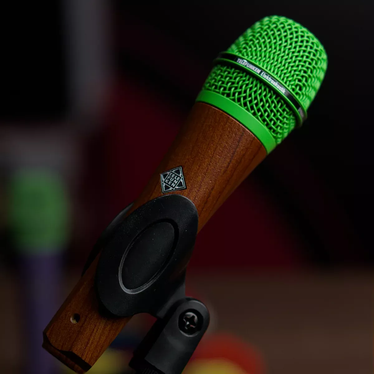 Telefunken M80 Custom Shop – Cherry with Green (Tree Hugger)