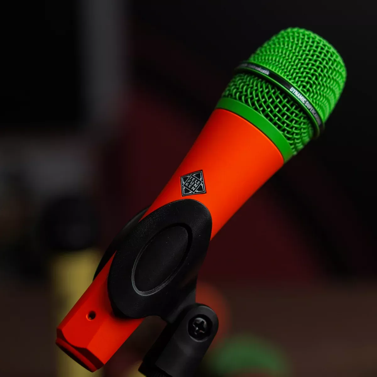 Telefunken M80 Custom Shop – Orange with Green (The Carrot)