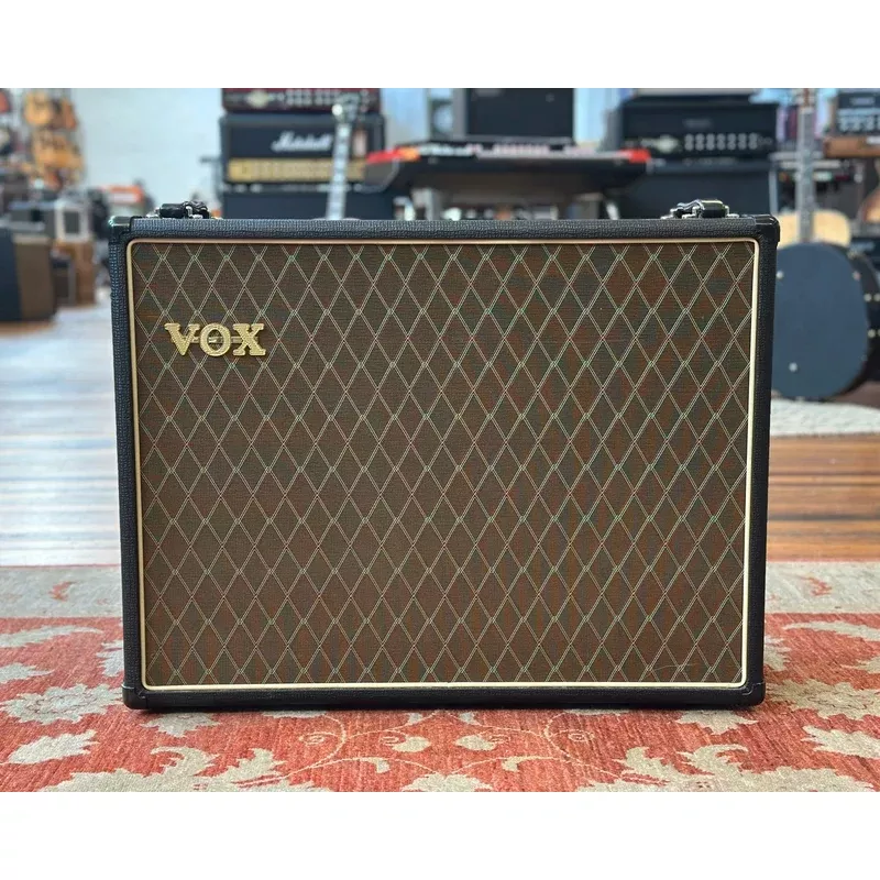 VOX V212BN 2×12″ Ceramic Guitar Cabinet